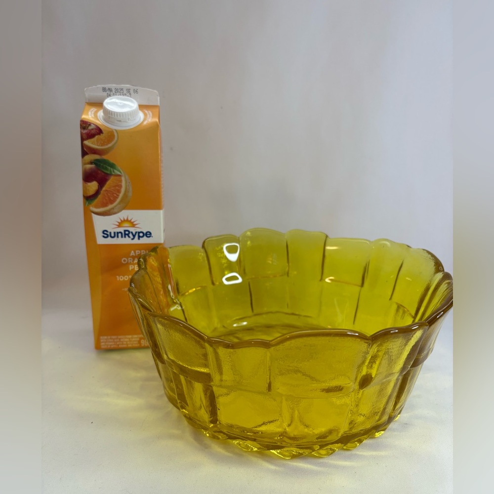 Vtg Viking Glass,Country Craft basket weave bowl/GlOWS under black light